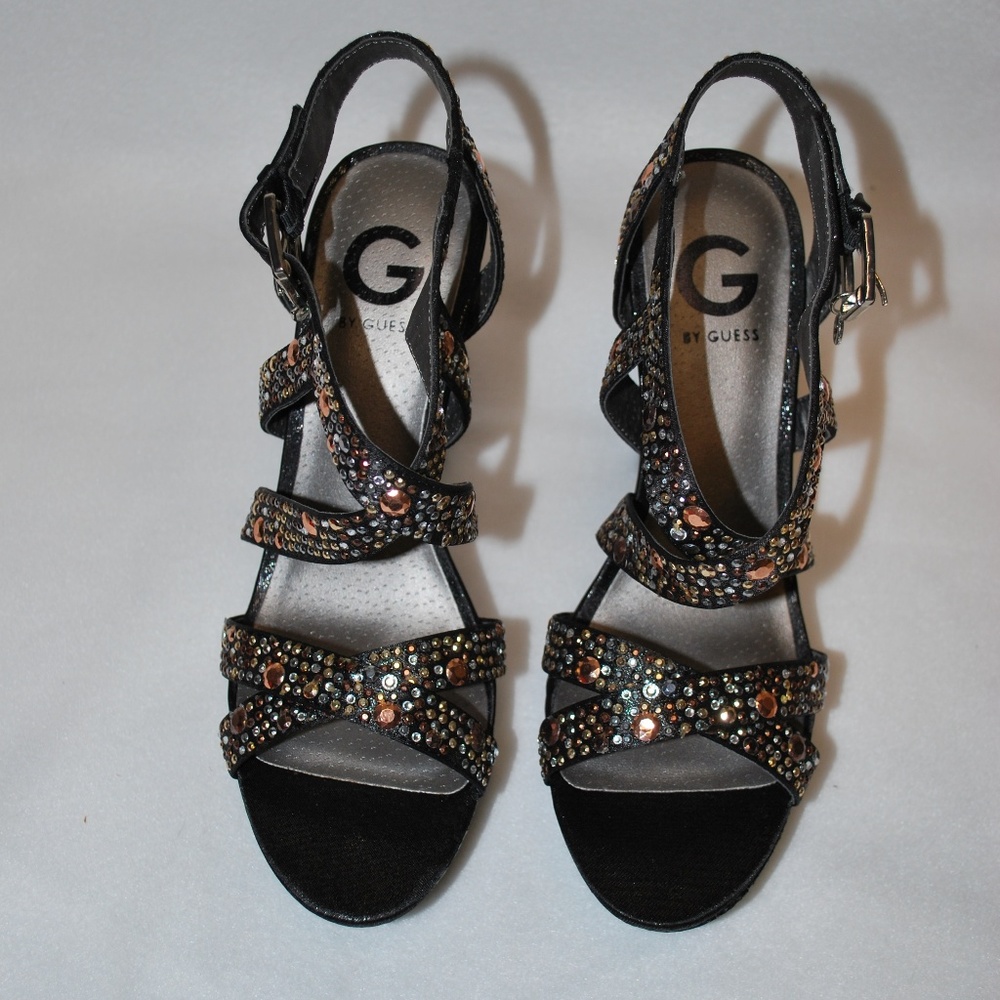 NIB Nadia Pewter platform heels by Guess